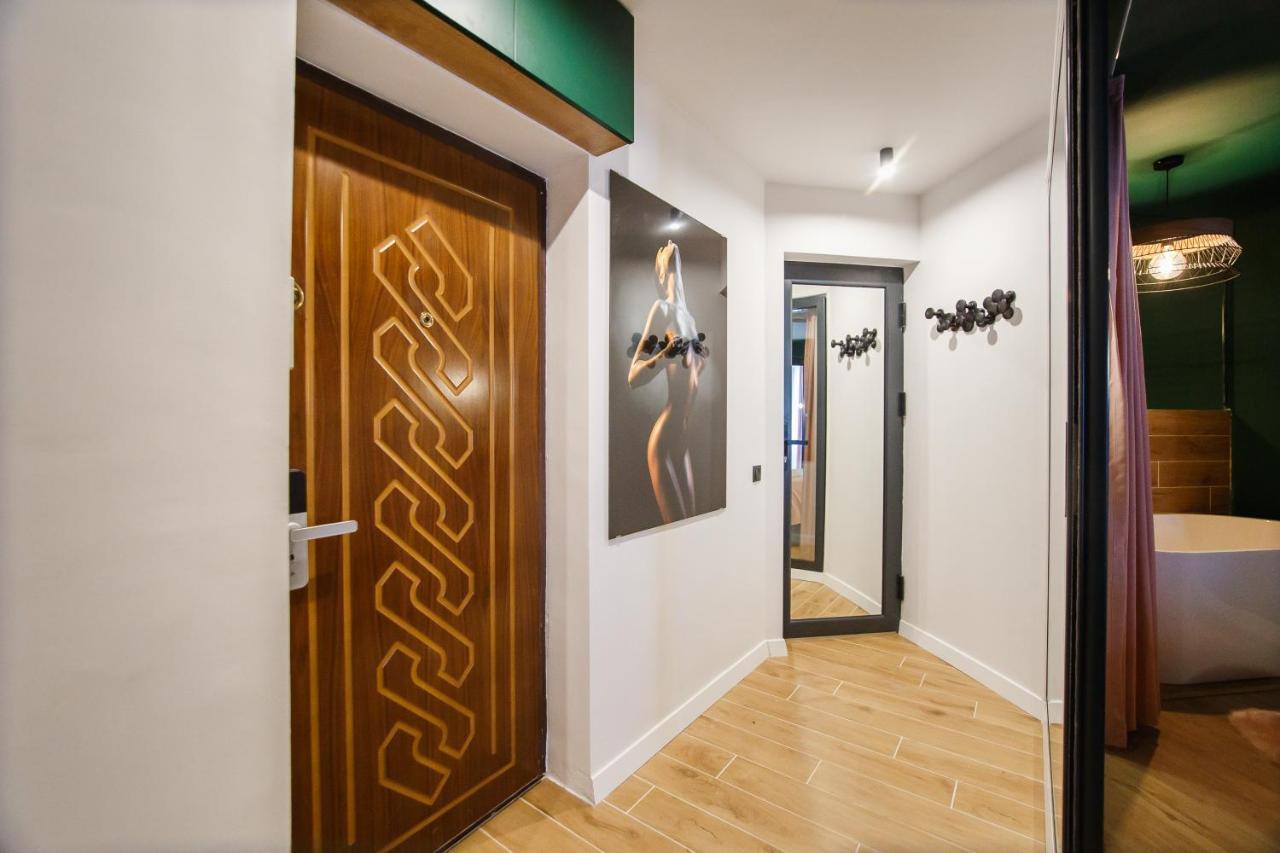 Green Velvet City Retreat Oradea Exterior photo