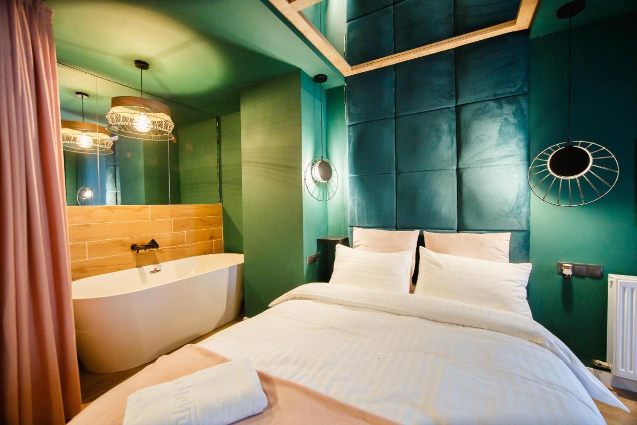 Green Velvet City Retreat Oradea Exterior photo